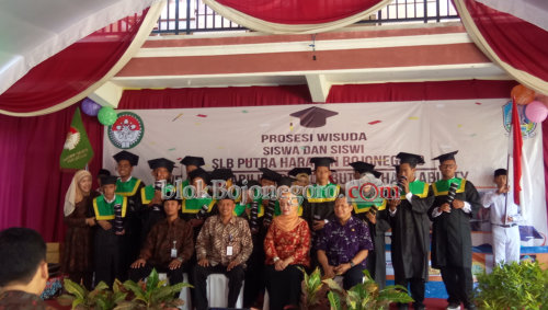18 Siswa-Siswi SLB Putra Harapan Bojonegoro Diwisuda
